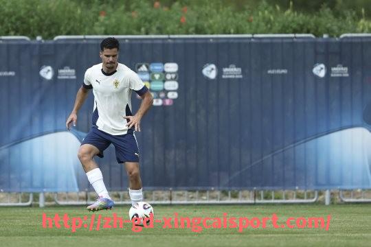 杏彩体育-柴崎岳是否效力德甲球队?球员转会动态追踪