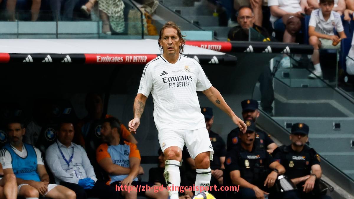 杏彩体育-英超波兰球员的崛起及赛场表现总结